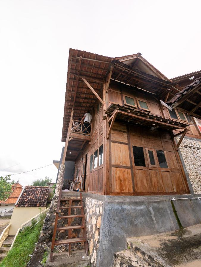 Villa Watu Kodok - Villa Located Close To The Beach Baron Экстерьер фото